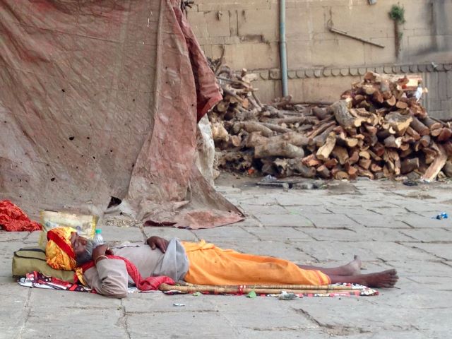 Sadhu en Manikarnika Ghat