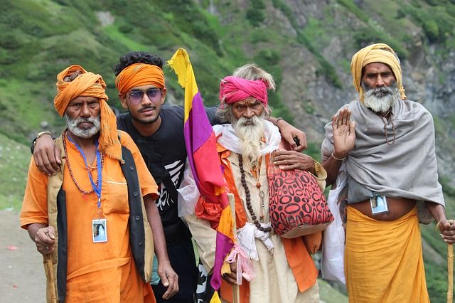 Sadhus y peregrinos en Haridwar