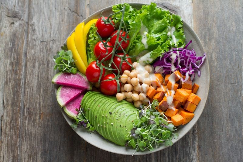 Ensalada de verduras y aguacate