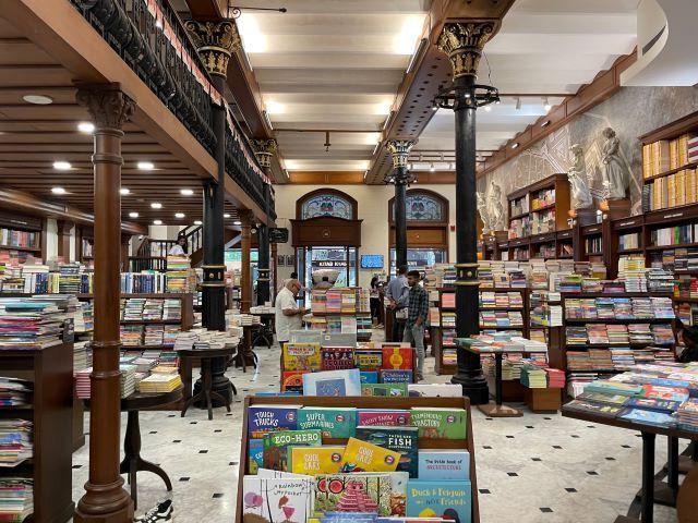 librería Kitab Khana en Bombay