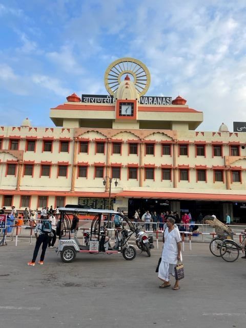 Estación de tren de Varanasi Cantt