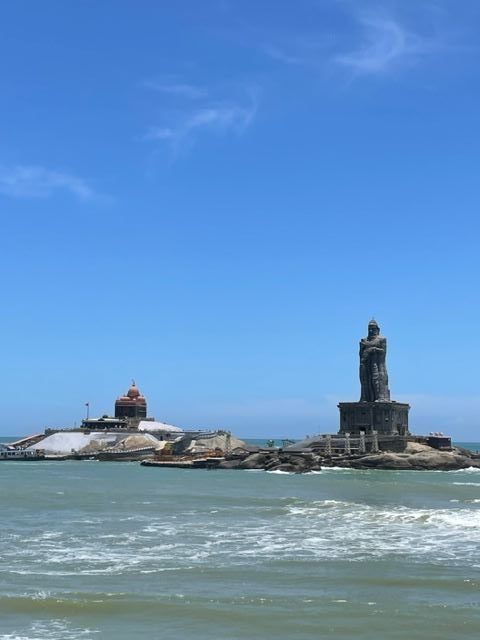 Estatua de Thiruvalluvar